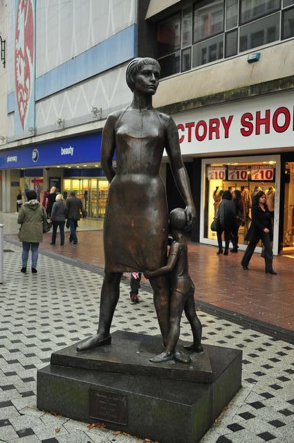 Mother and Son Statue in Cardiff